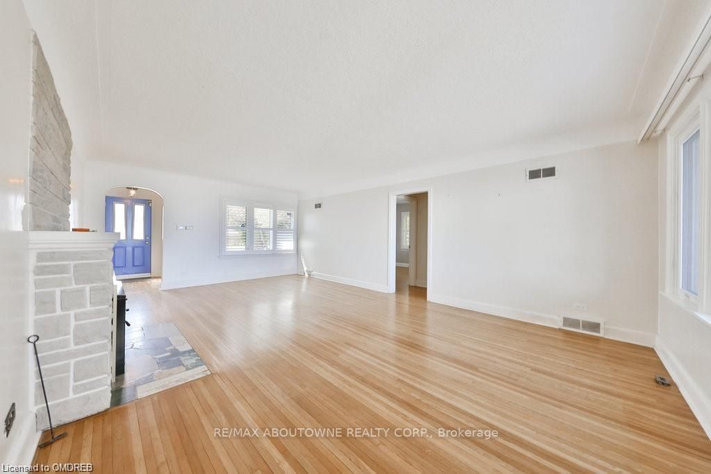 6 Tupper Blvd
