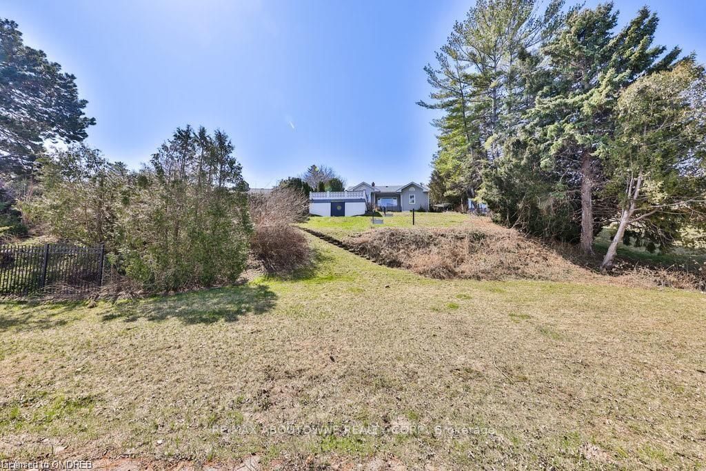 6 Tupper Blvd