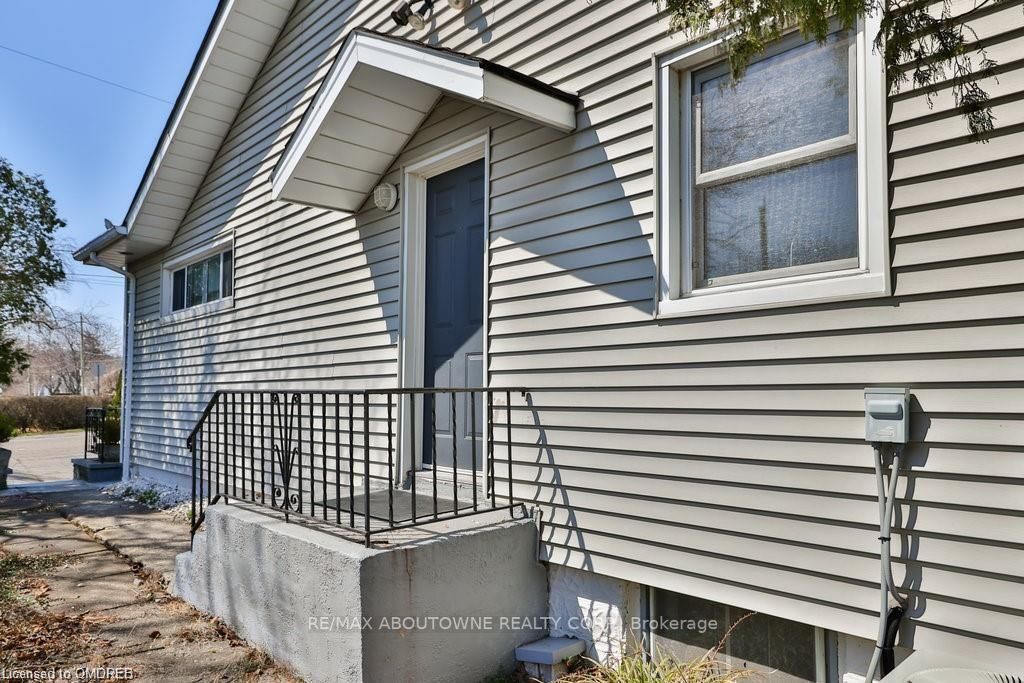 6 Tupper Blvd