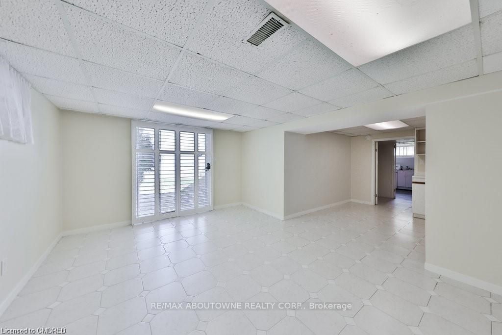 6 Tupper Blvd