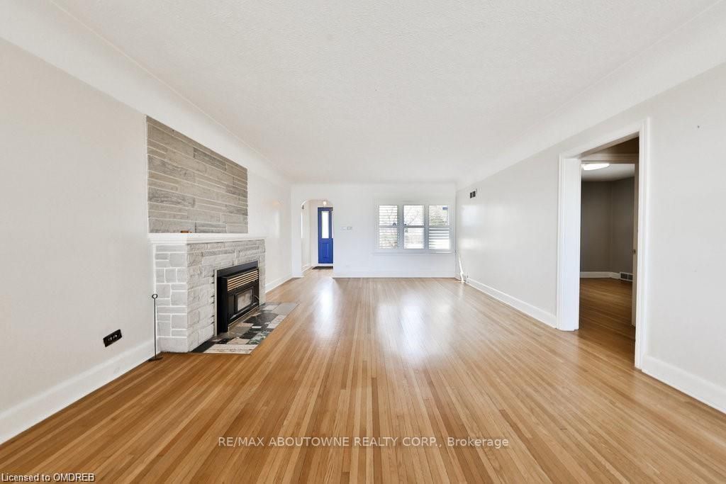 6 Tupper Blvd