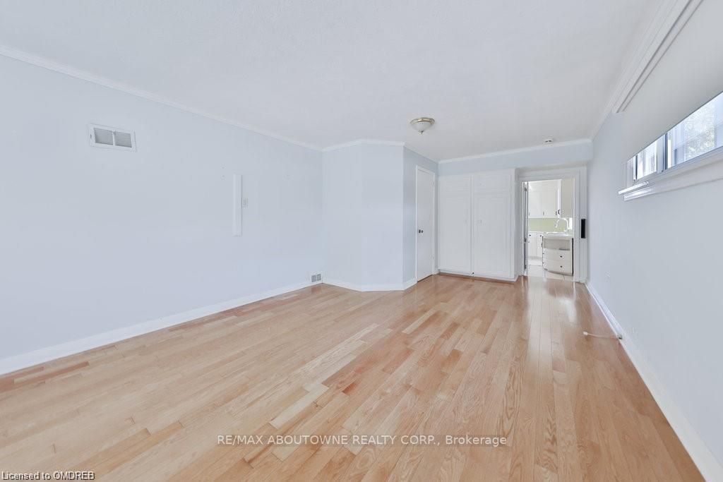 6 Tupper Blvd