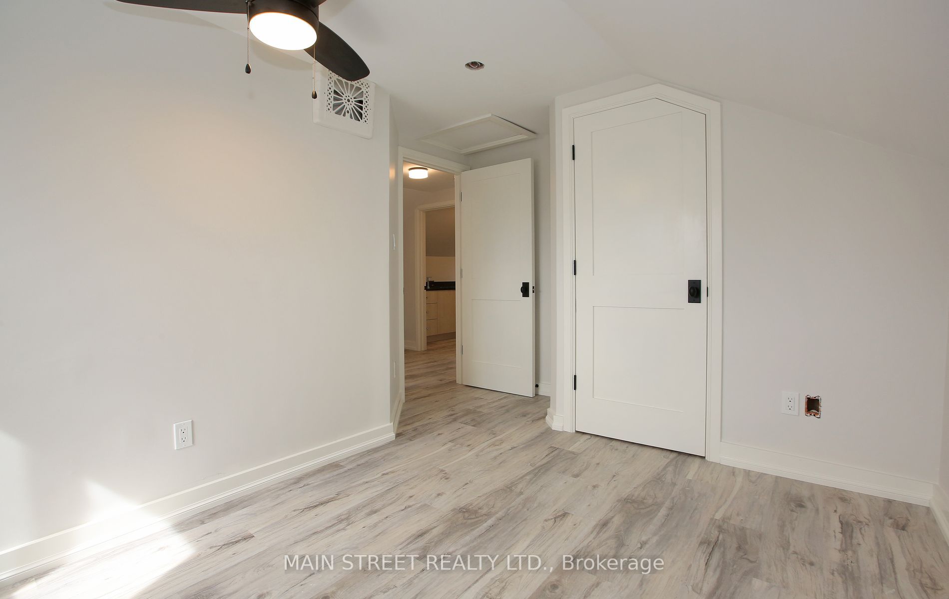 152 Main Street W