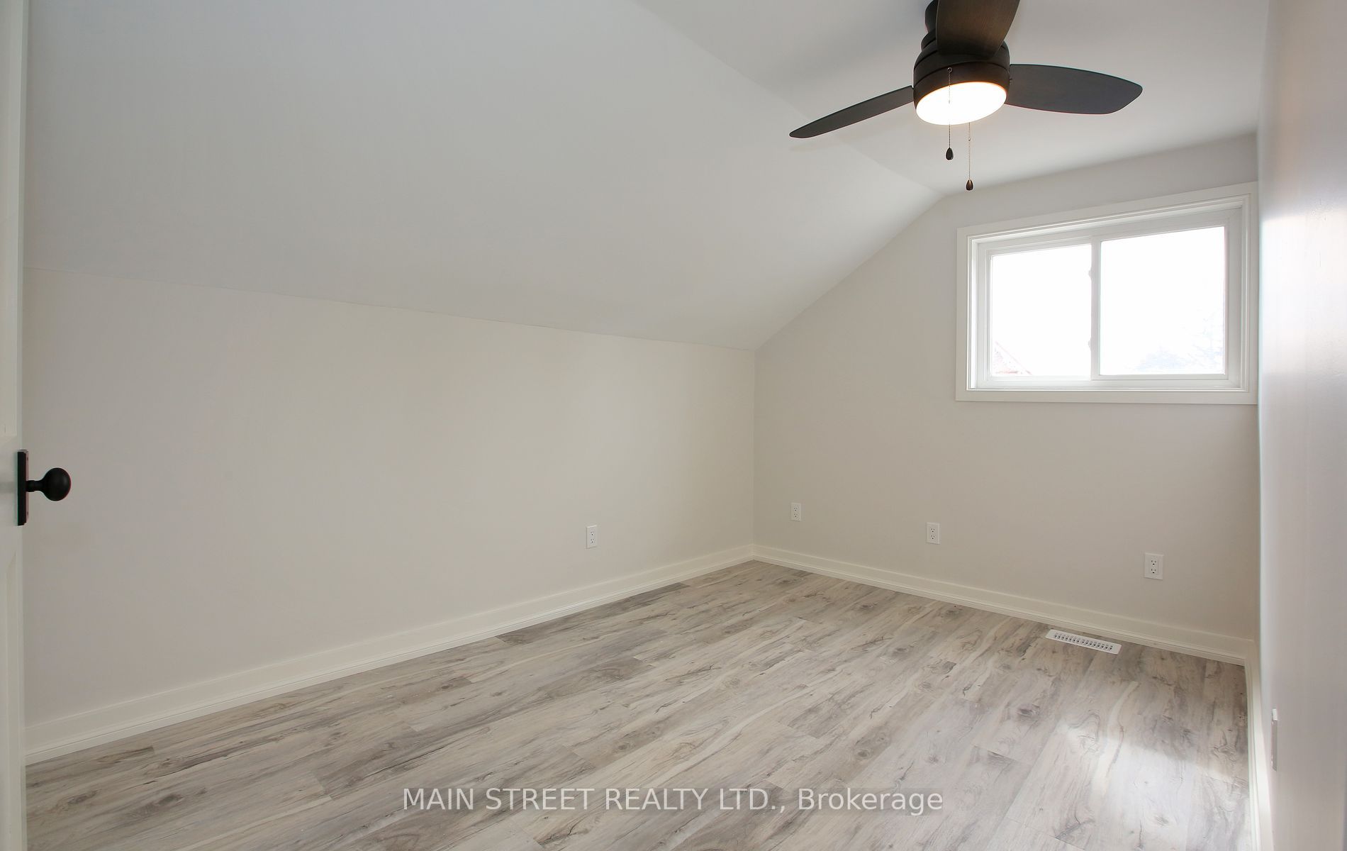 152 Main Street W