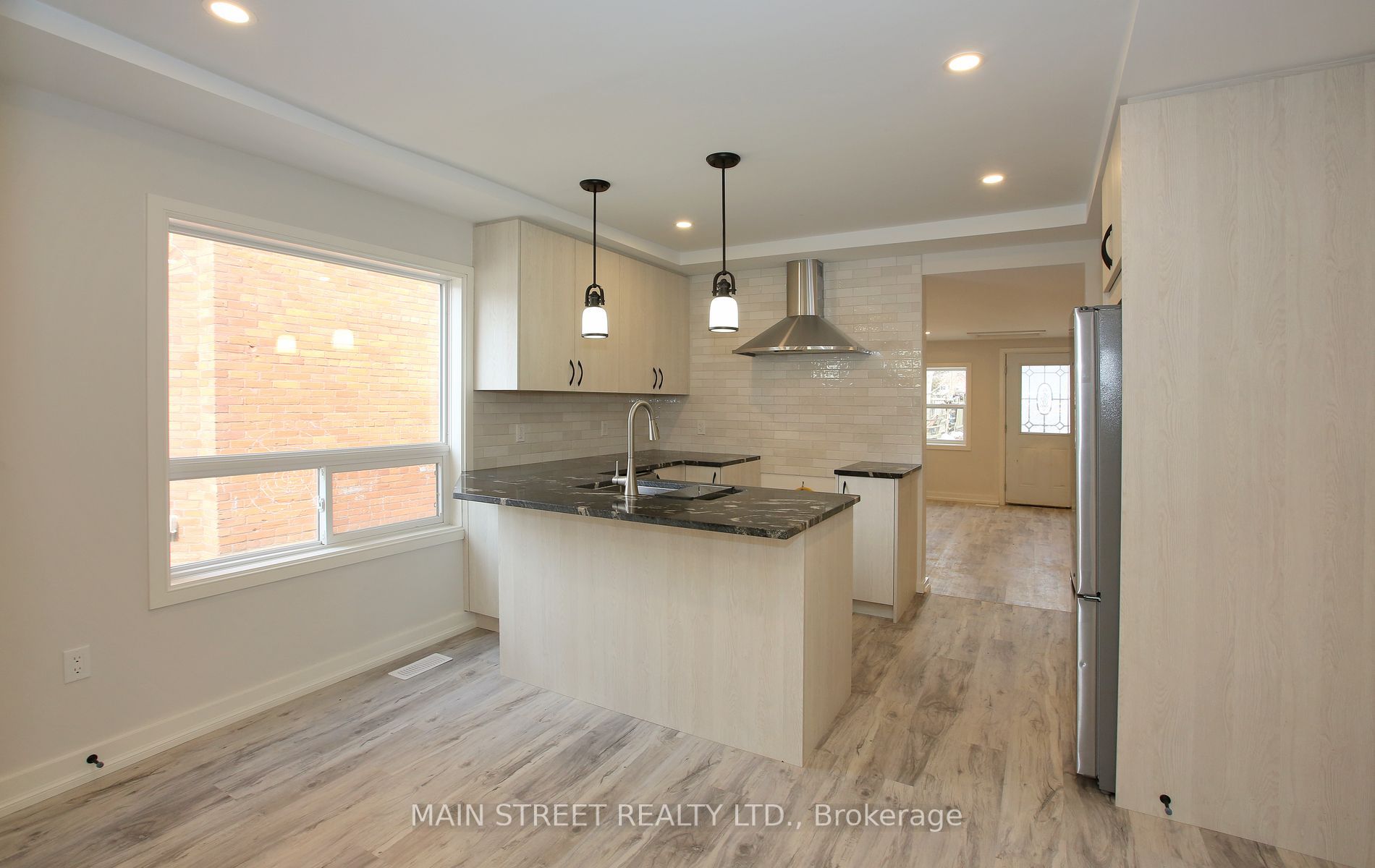 152 Main Street W