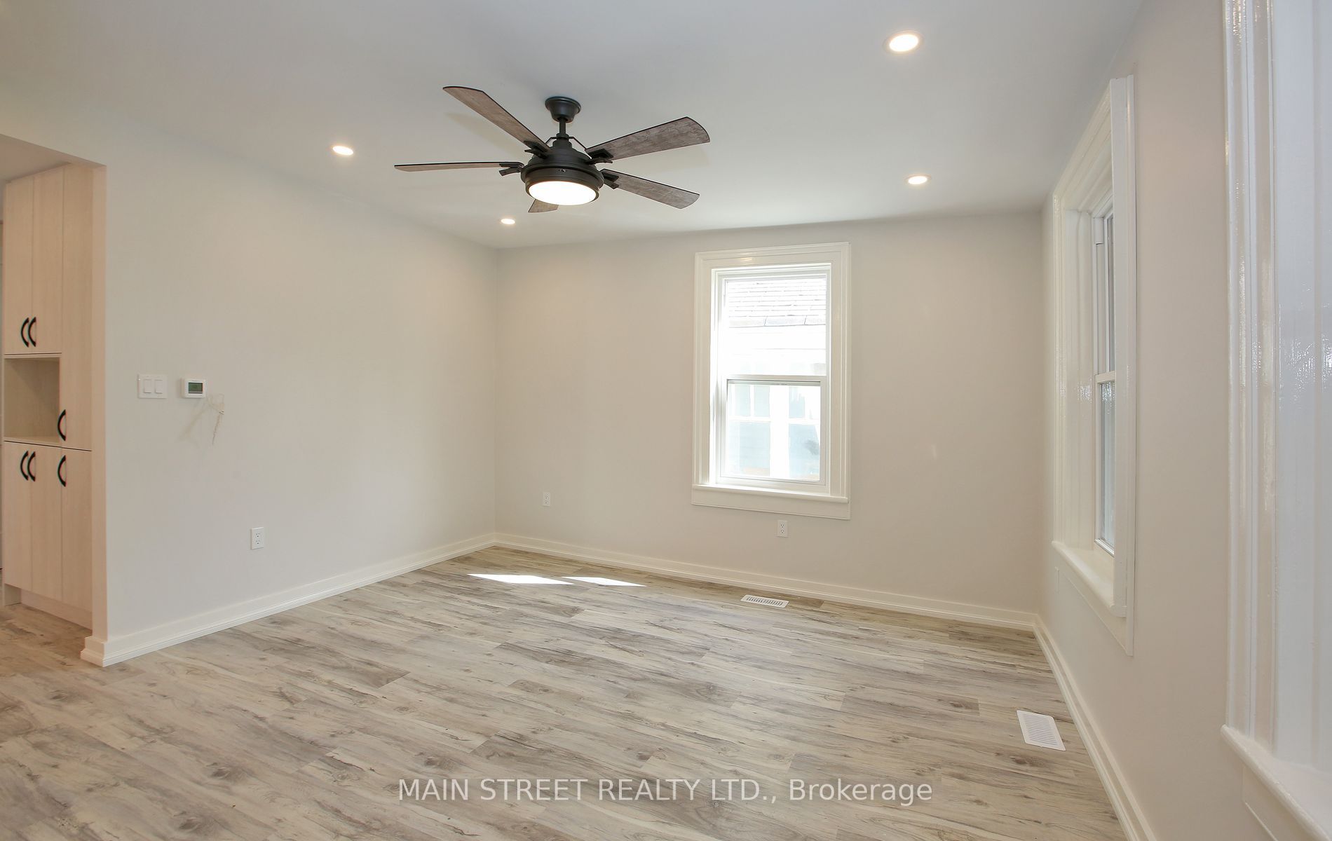 152 Main Street W