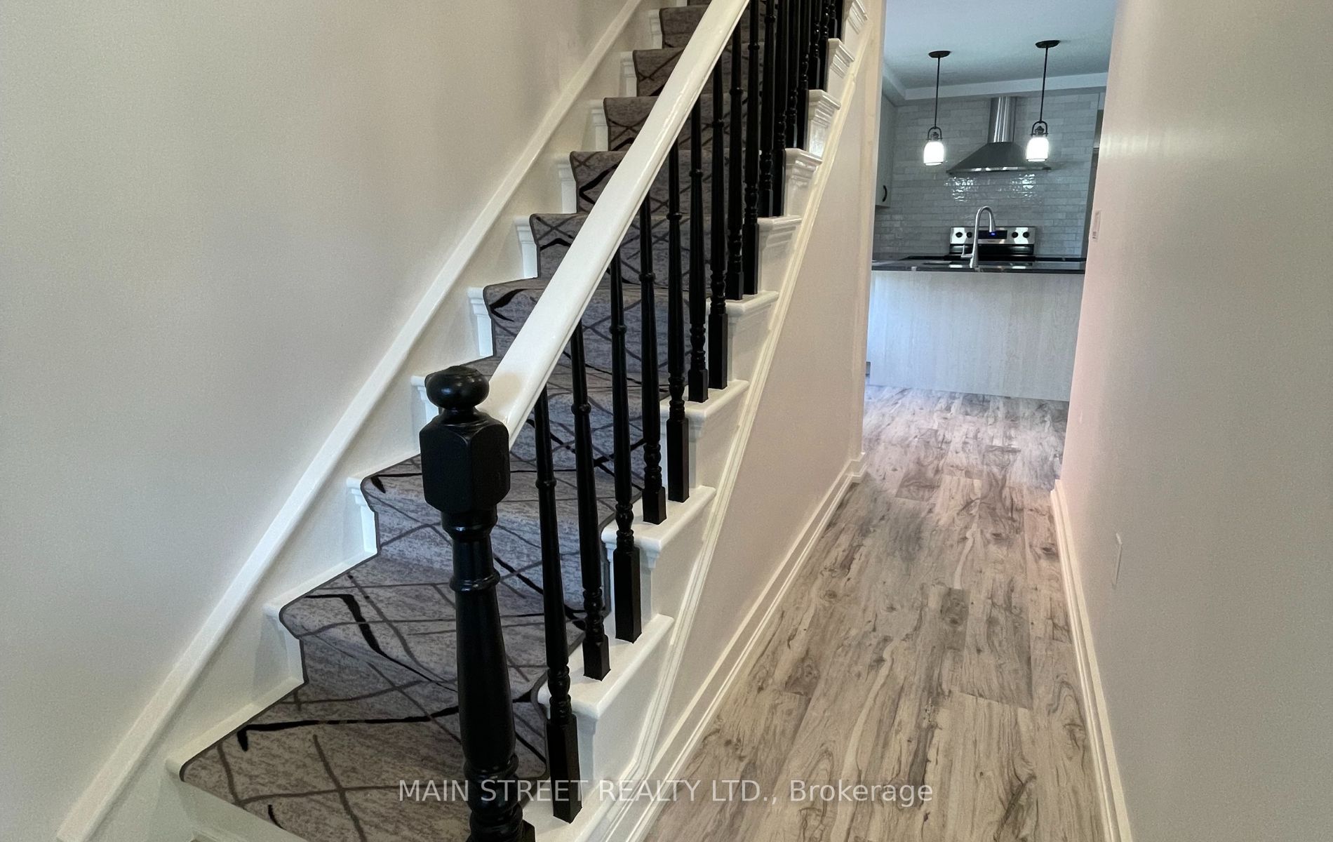 152 Main Street W