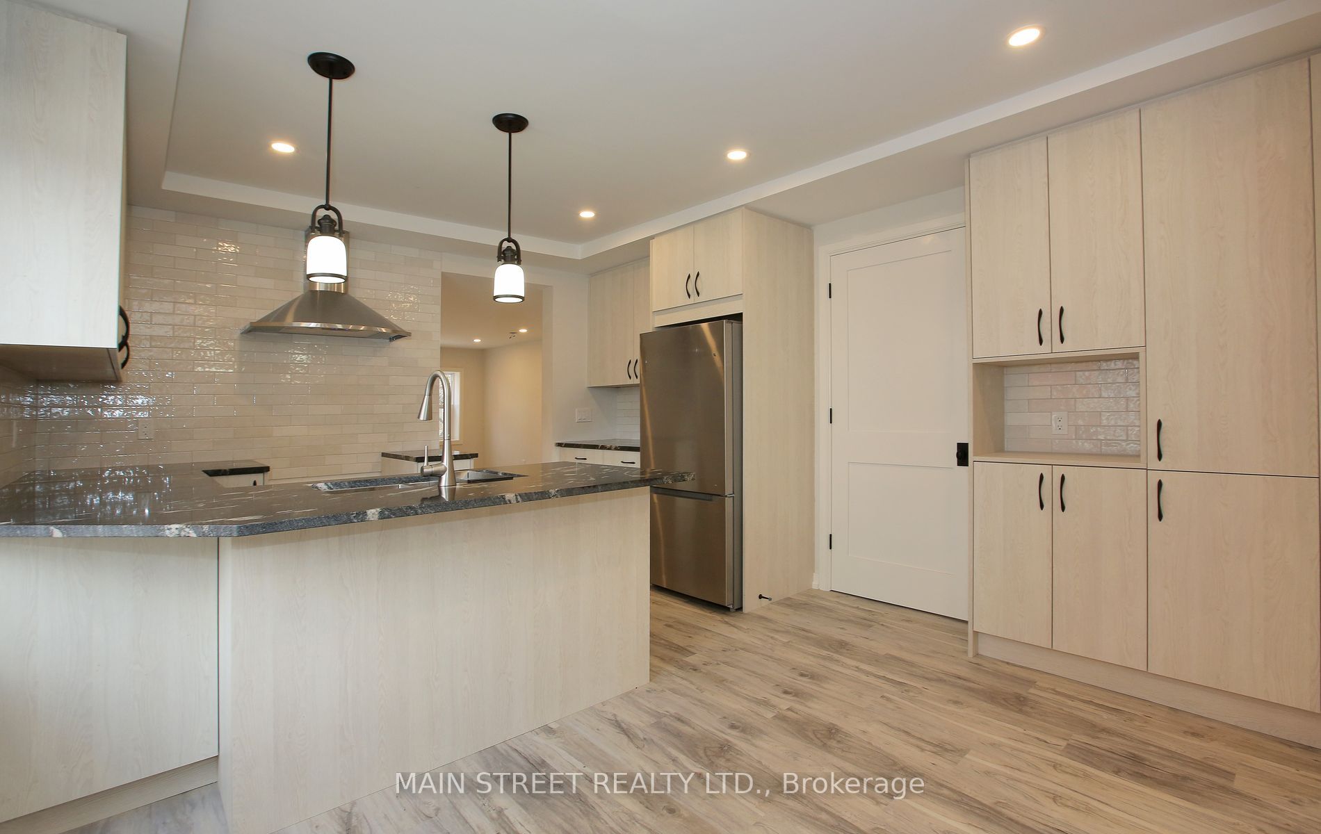 152 Main Street W