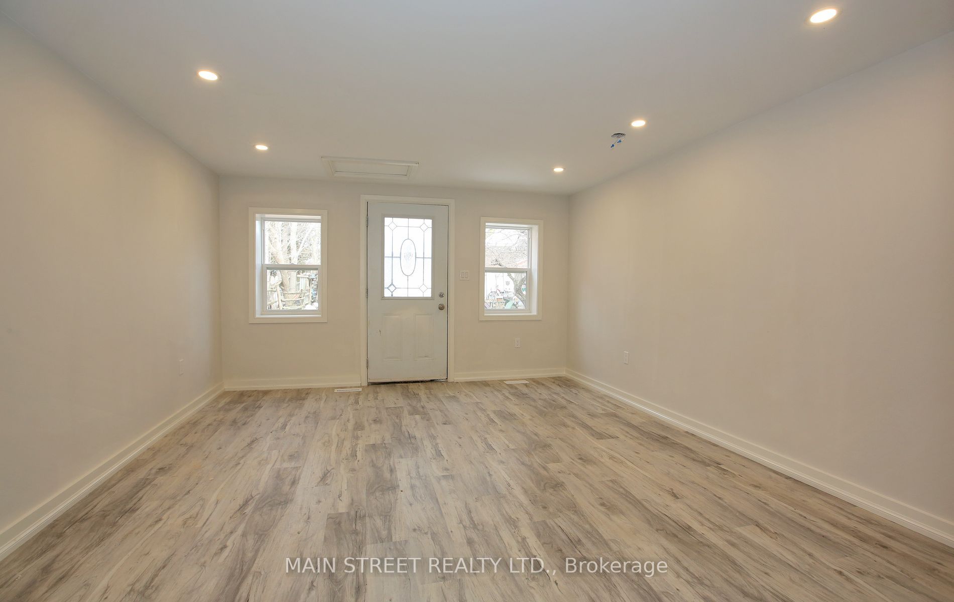 152 Main Street W