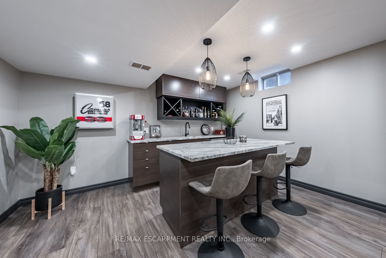 252 Westbank Tr