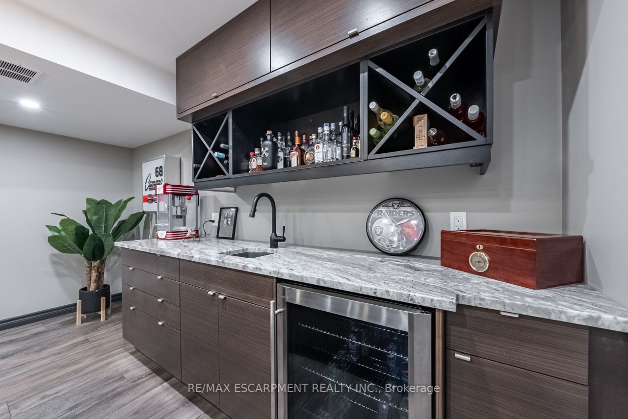 252 Westbank Tr