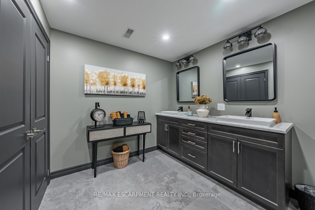 252 Westbank Tr