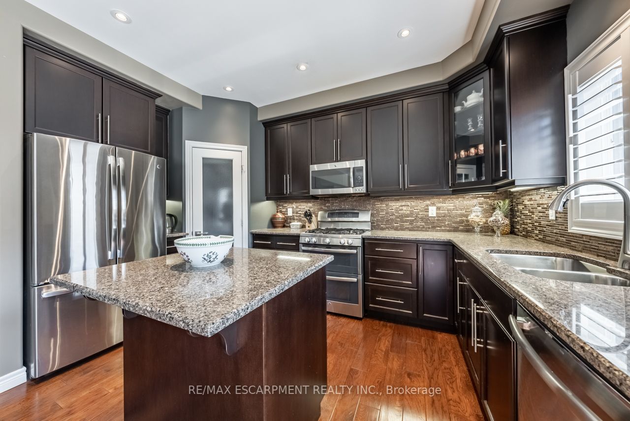 252 Westbank Tr