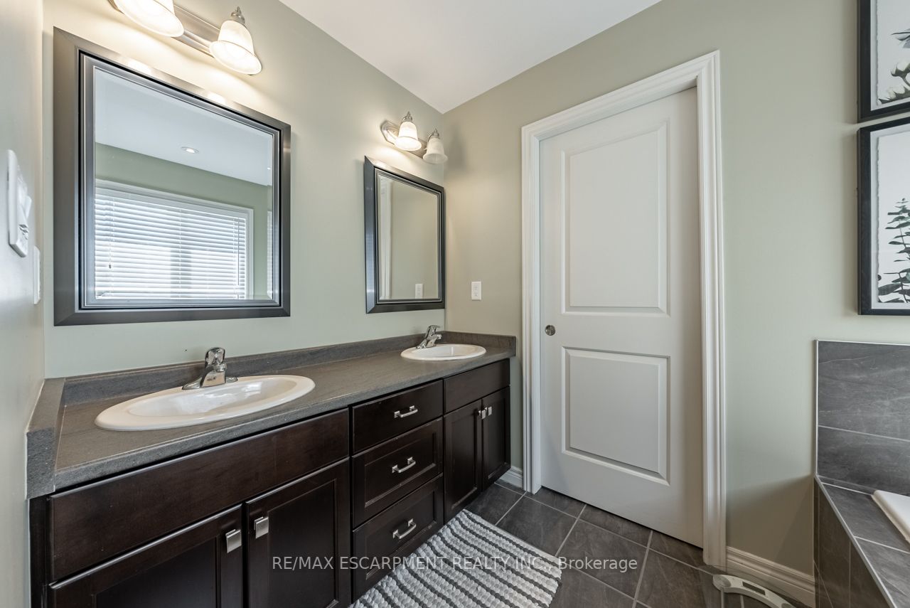 252 Westbank Tr