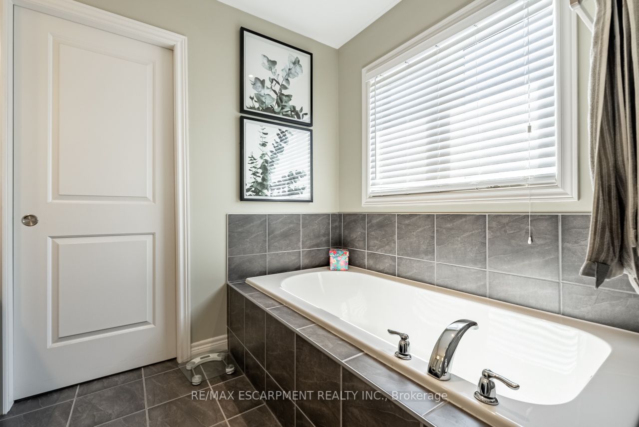 252 Westbank Tr