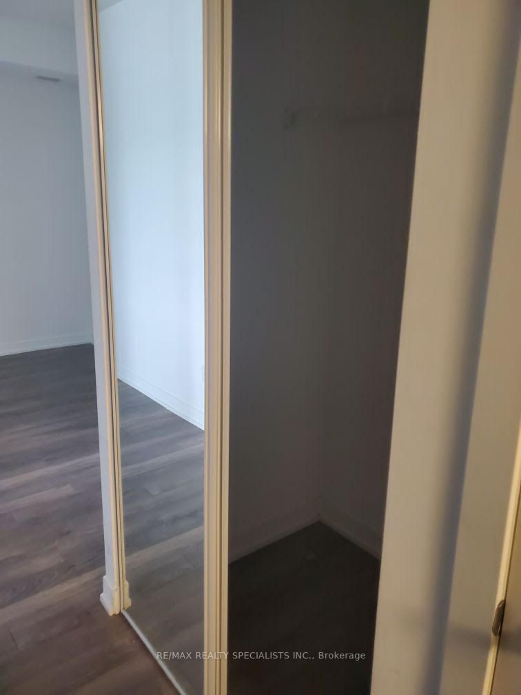 550 North Service Rd, #313