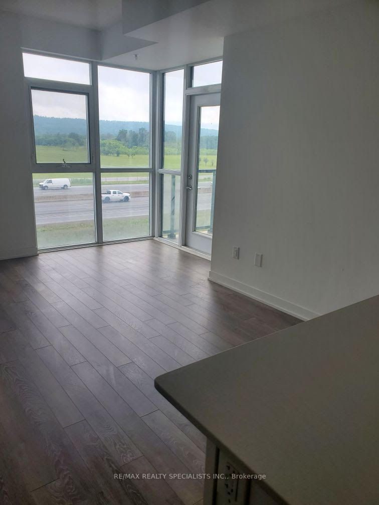 550 North Service Rd, #313