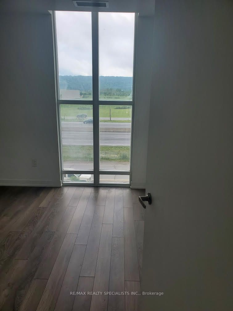 550 North Service Rd, #313