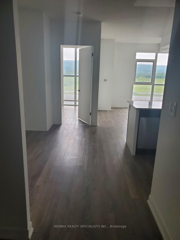 550 North Service Rd, #313