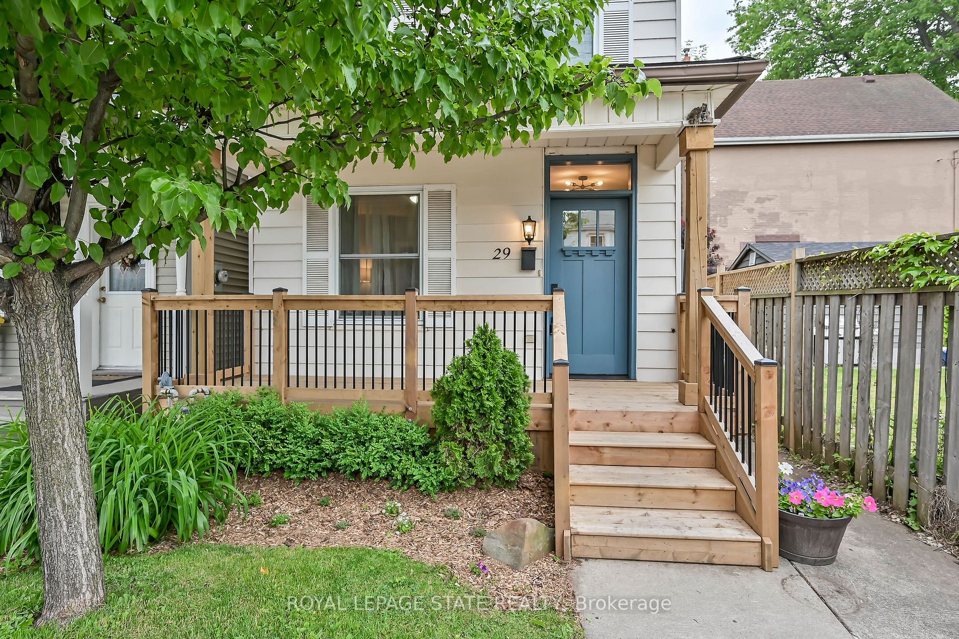29 Picton Street W