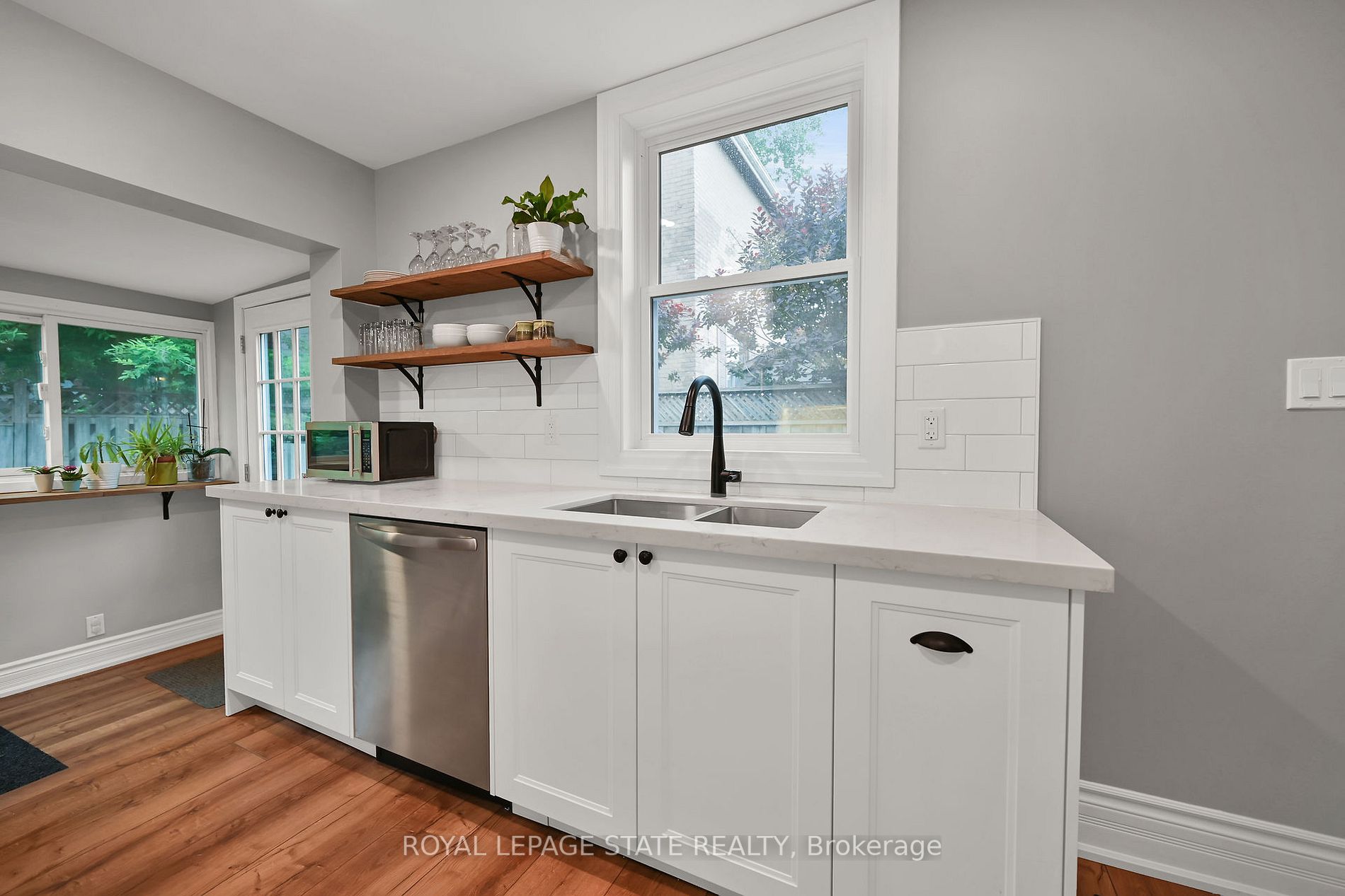 29 Picton Street W