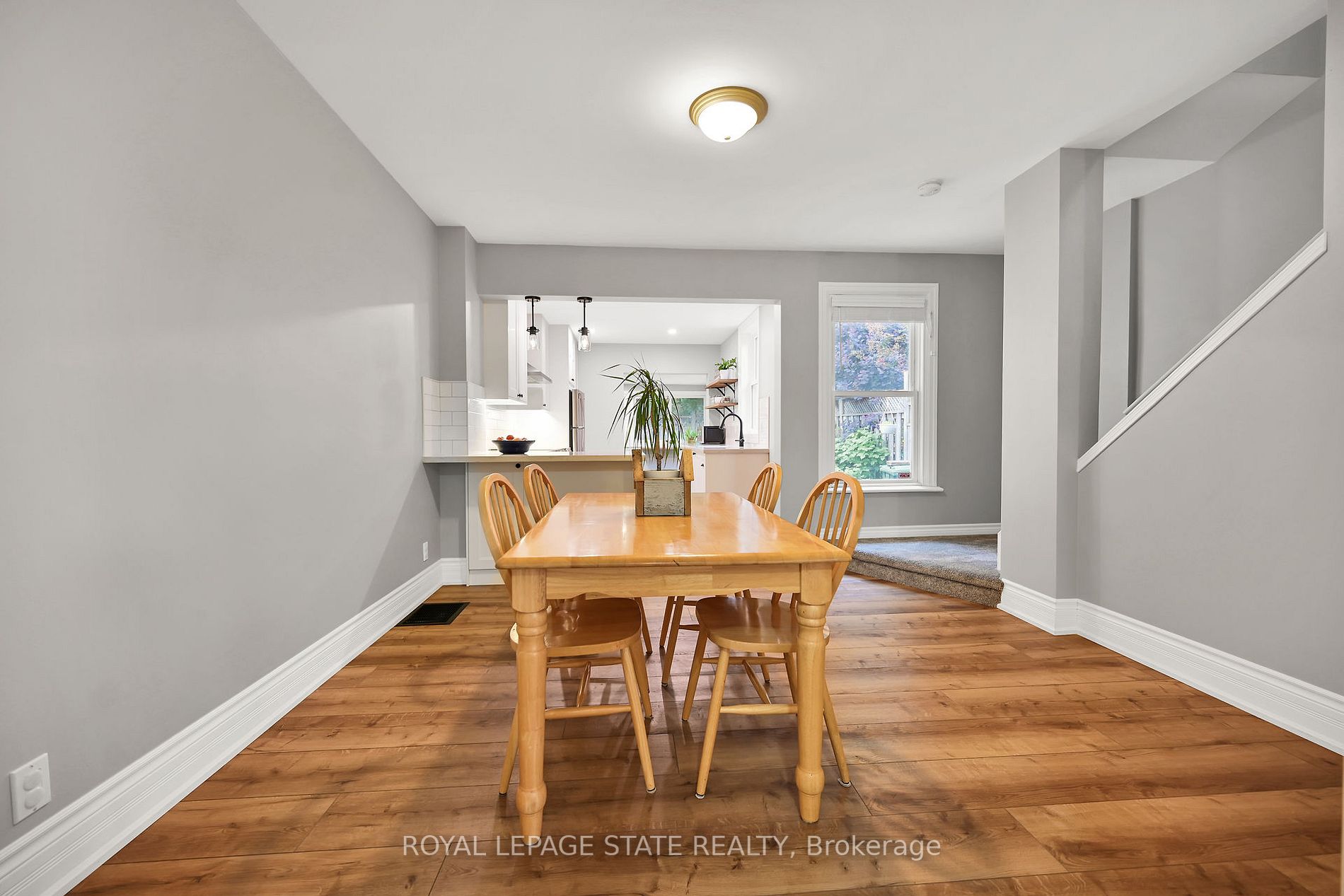 29 Picton Street W