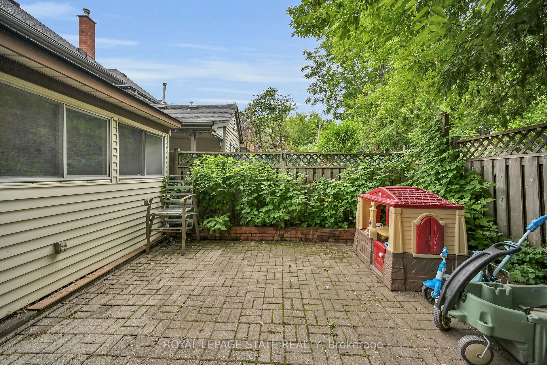 29 Picton Street W