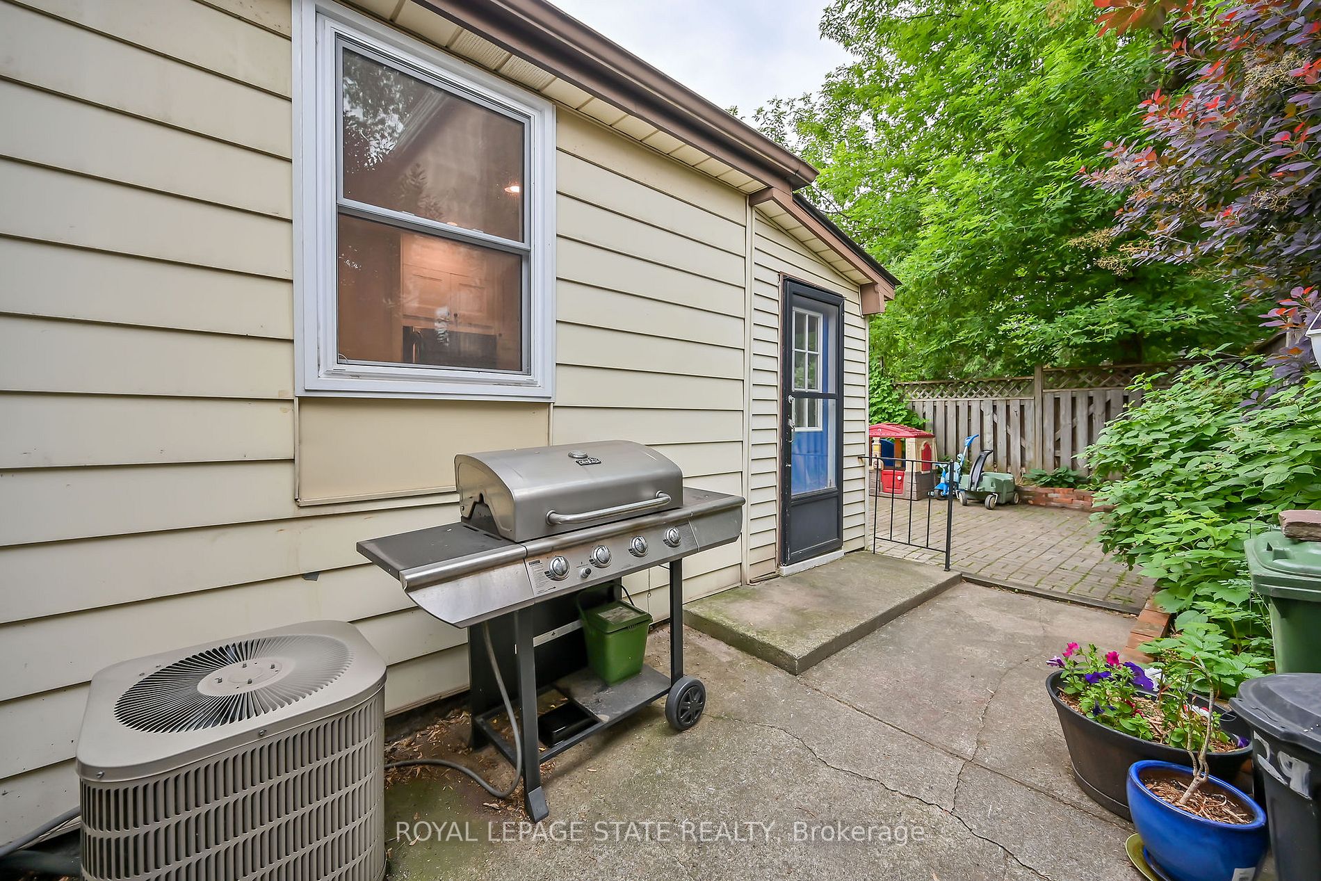29 Picton Street W