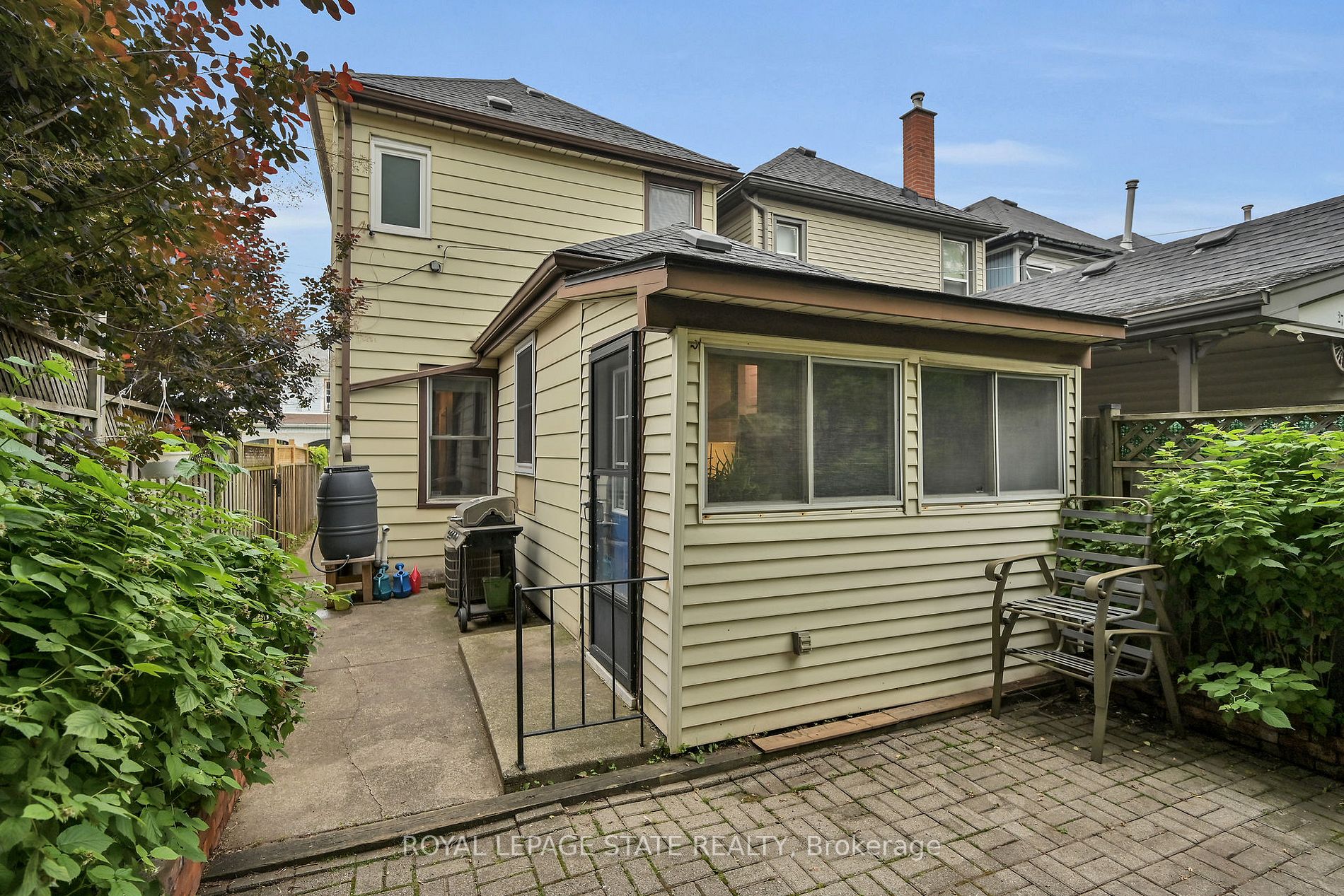 29 Picton Street W