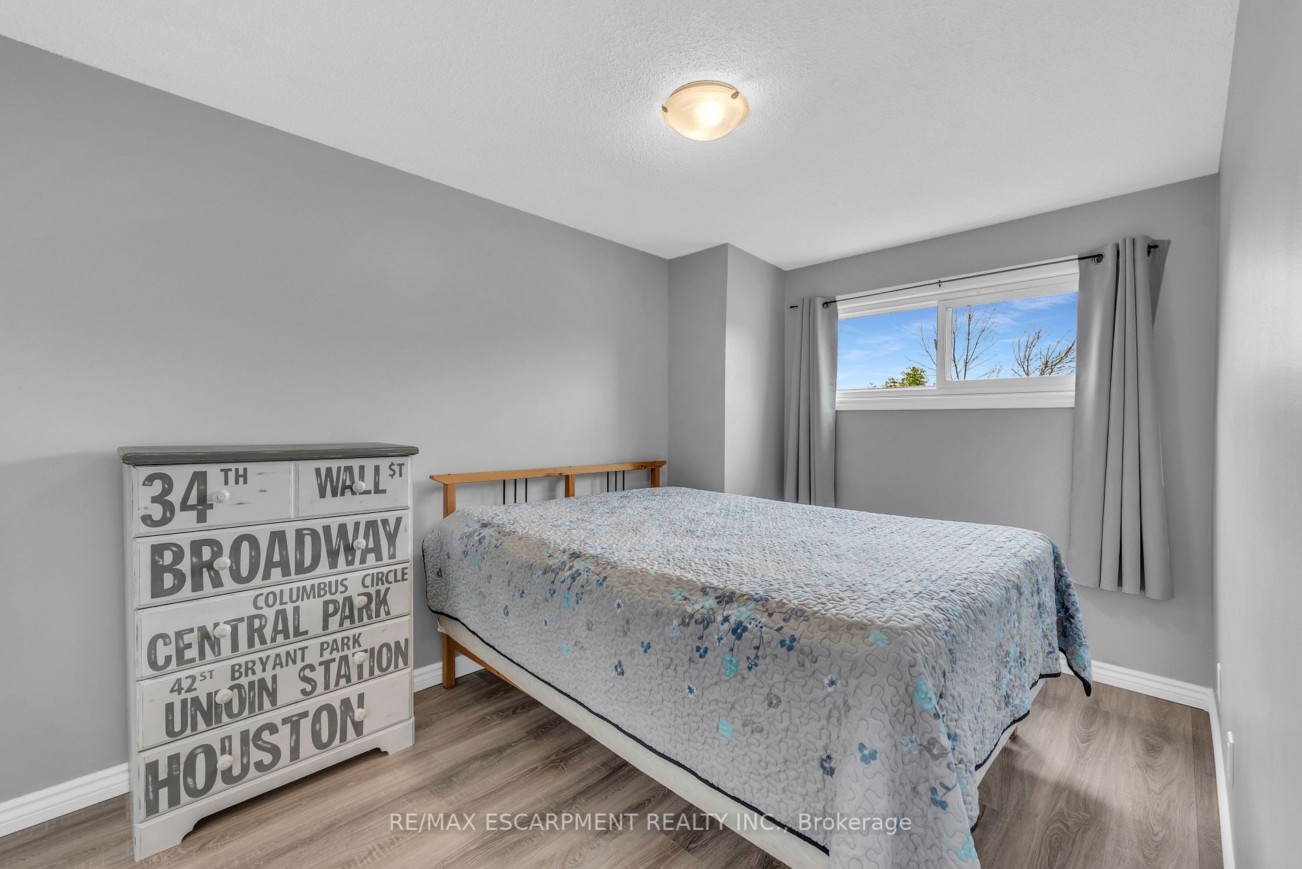 283 Macintosh Dr