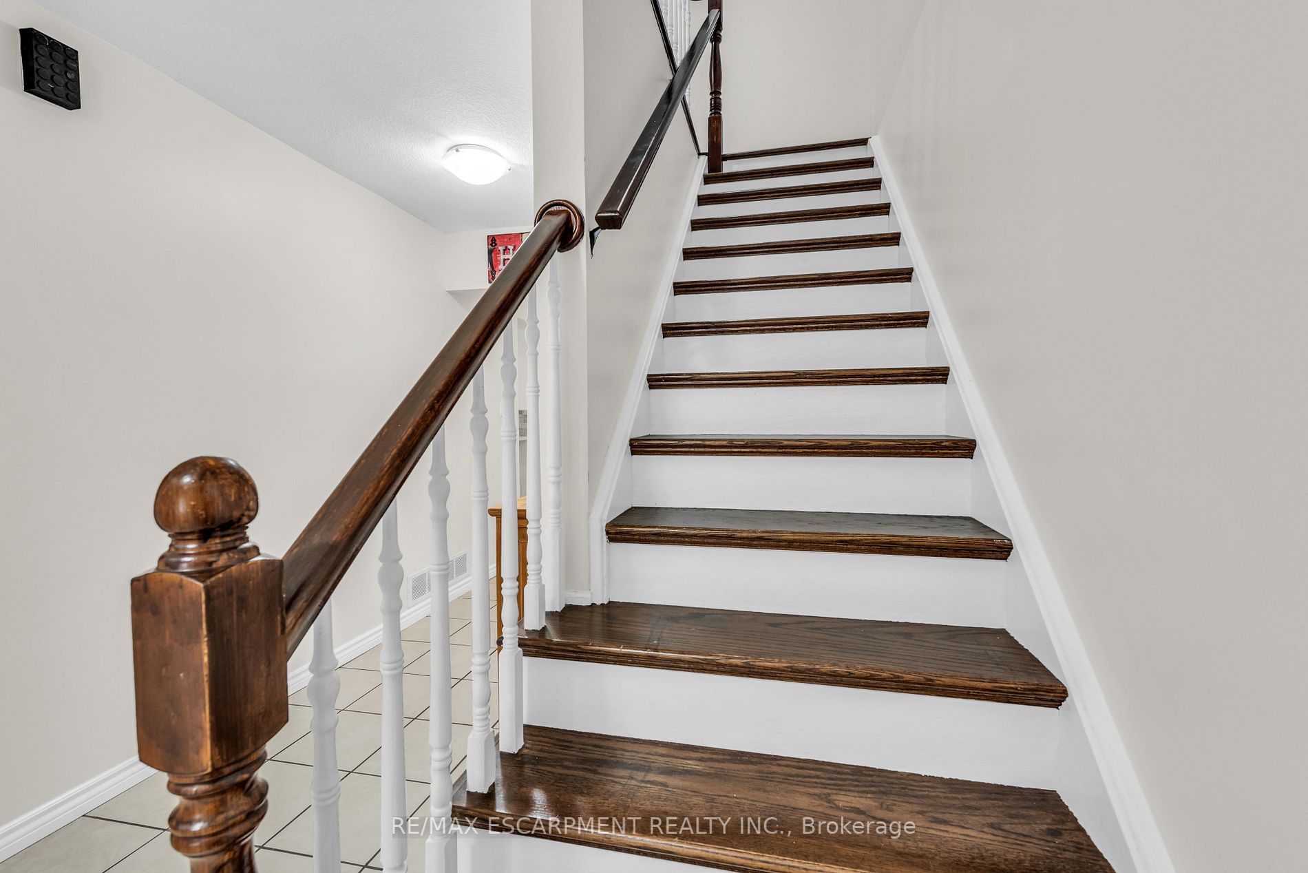 283 Macintosh Dr
