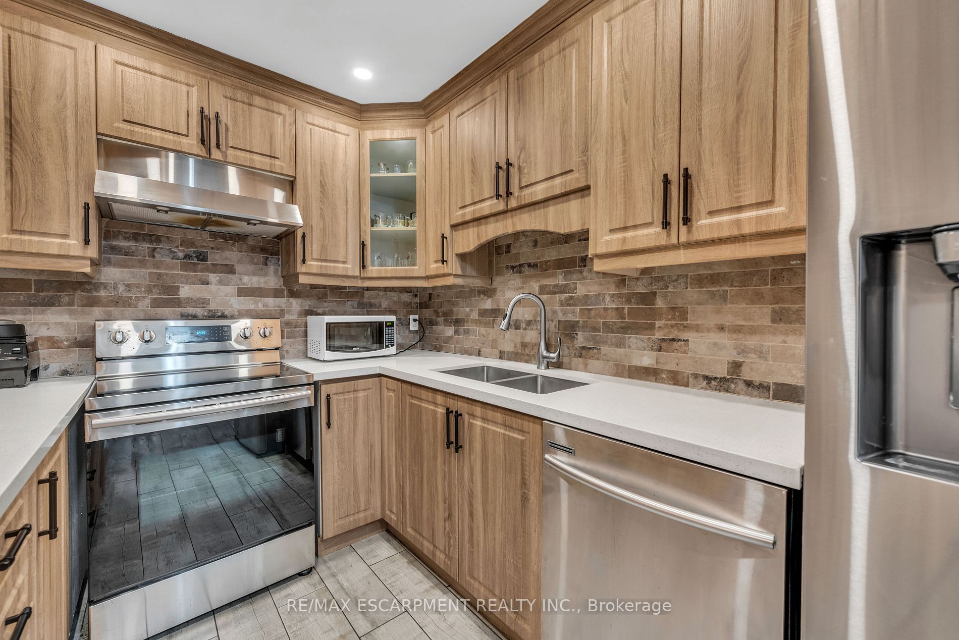 283 Macintosh Dr