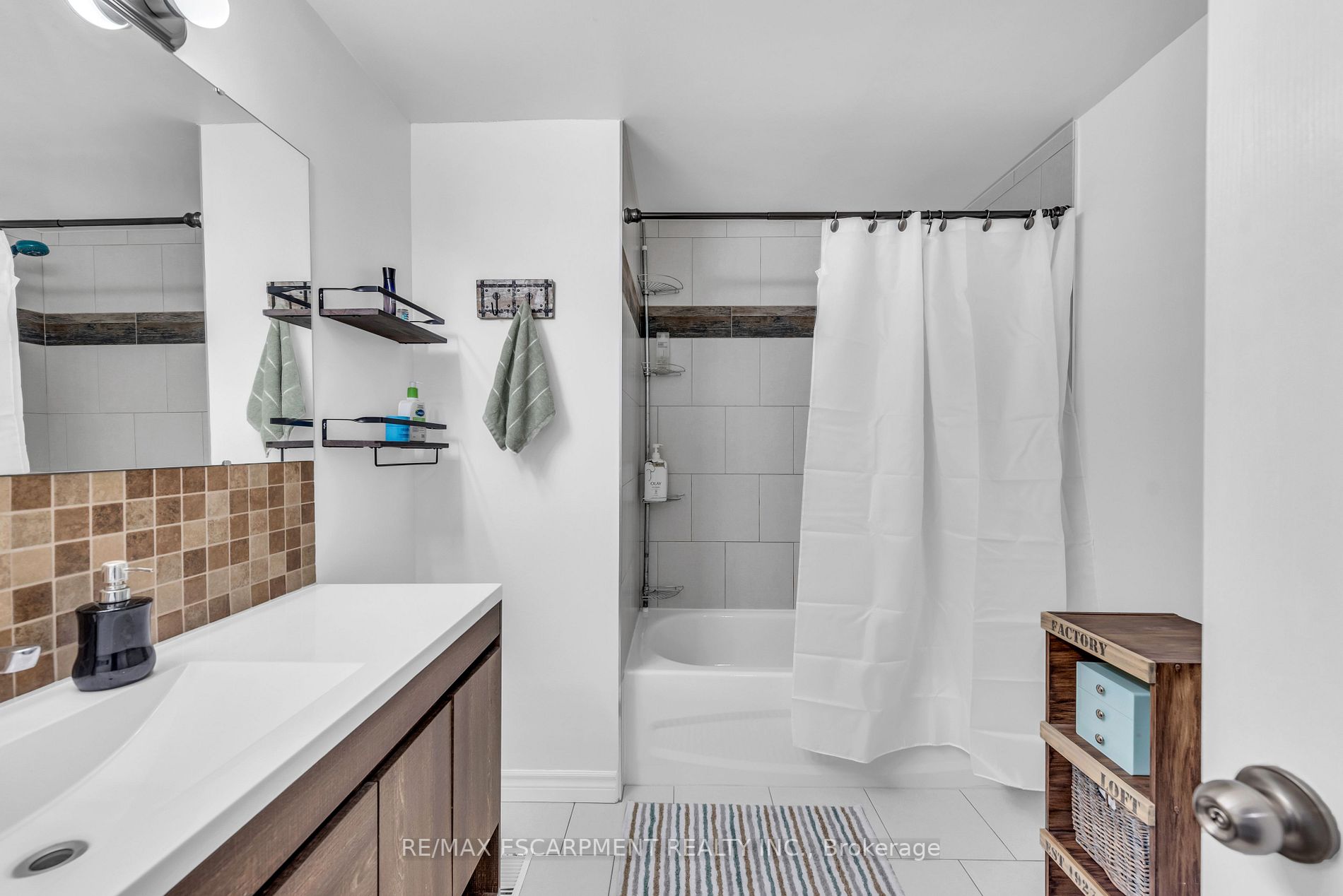 283 Macintosh Dr