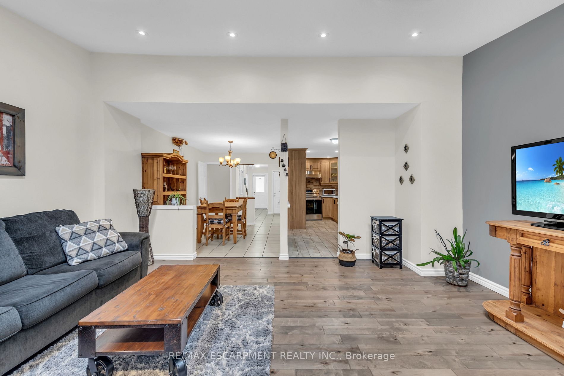 283 Macintosh Dr