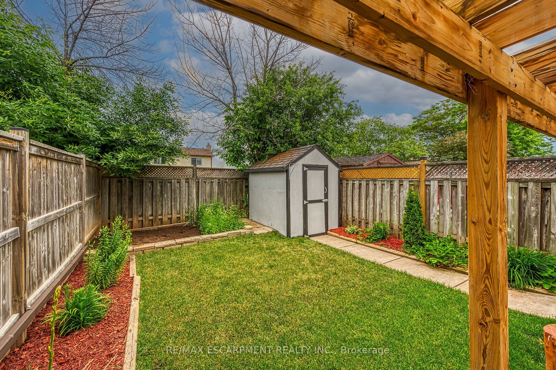 283 Macintosh Dr
