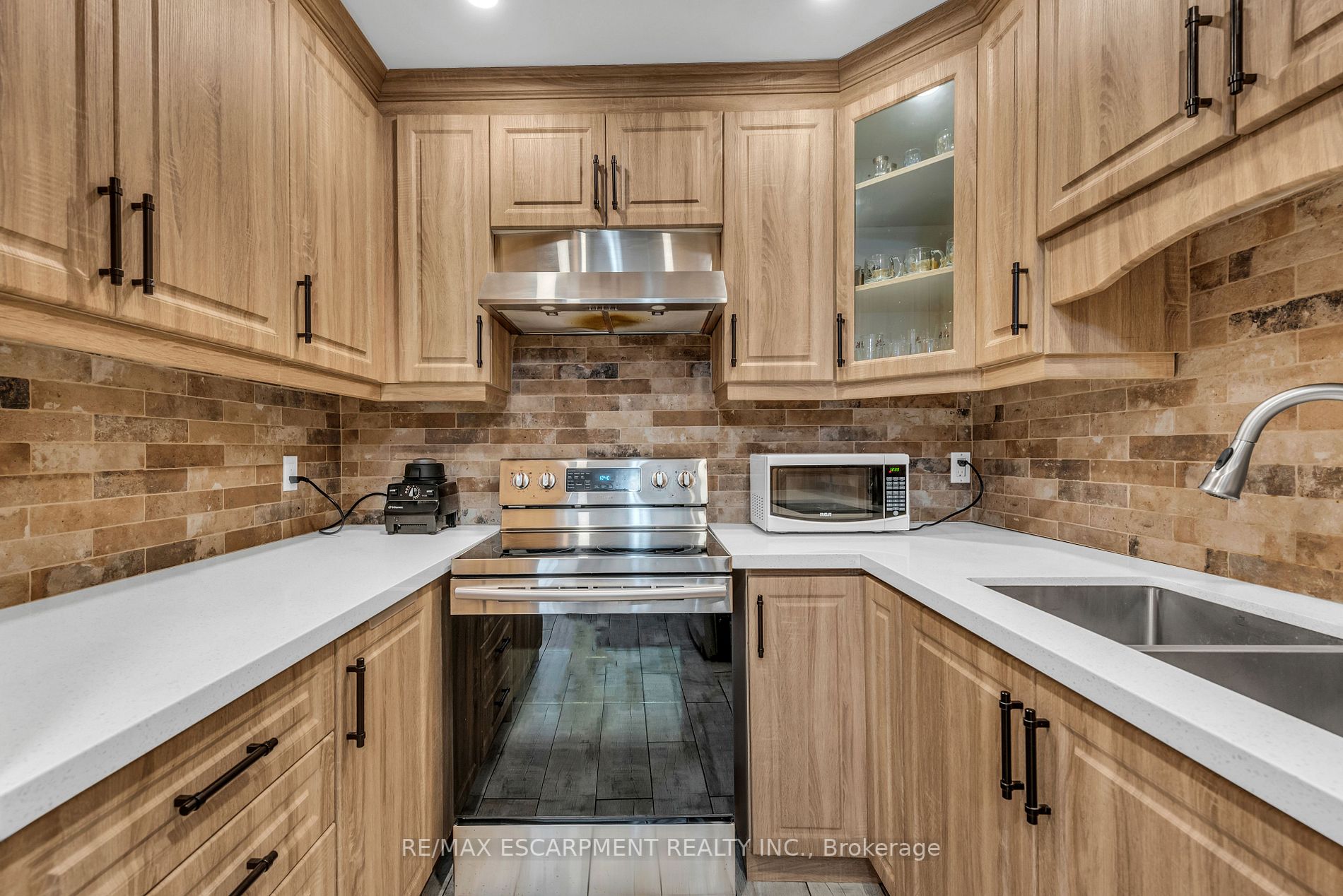 283 Macintosh Dr