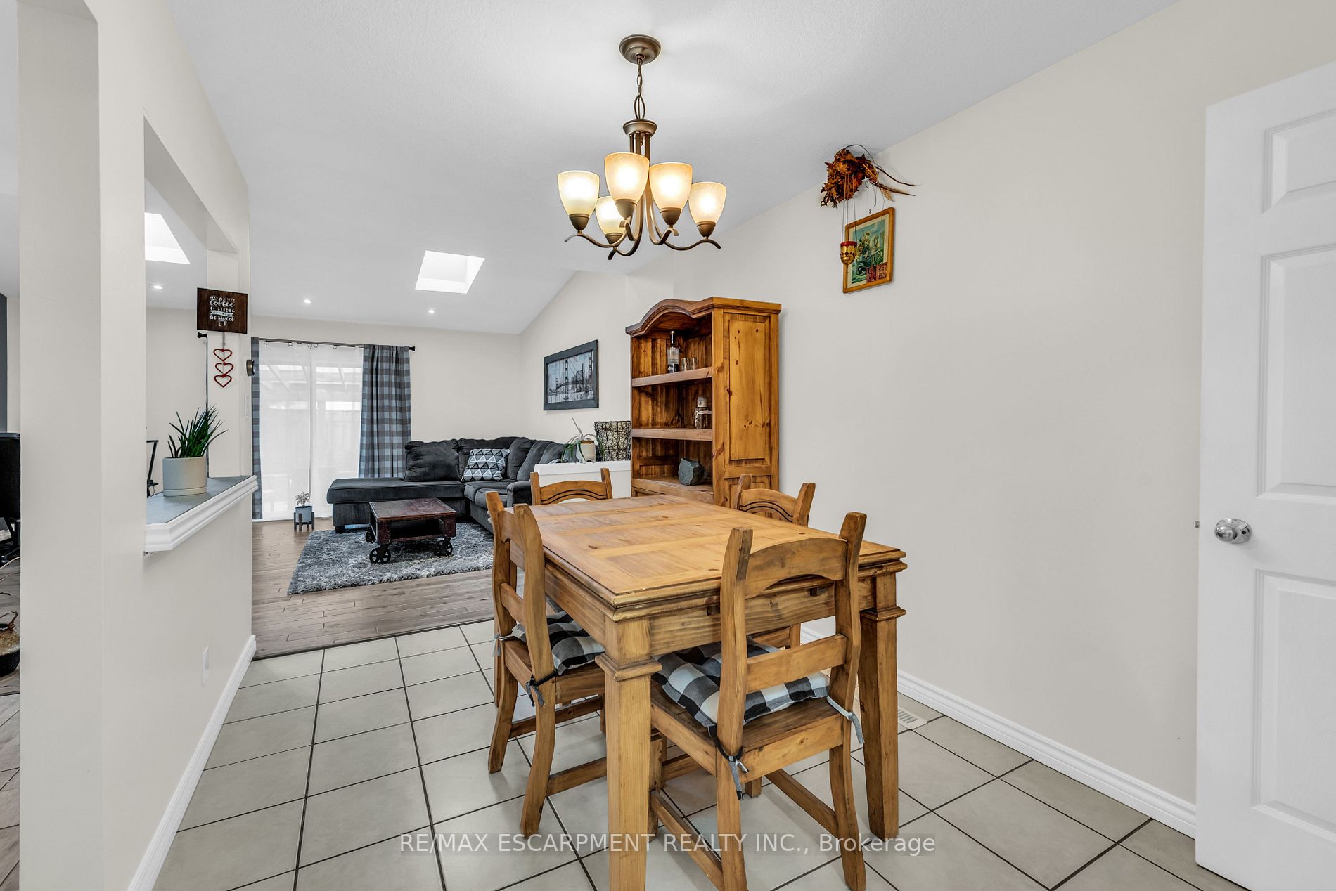 283 Macintosh Dr
