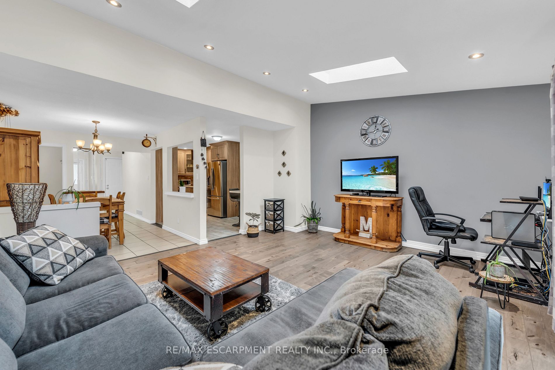 283 Macintosh Dr