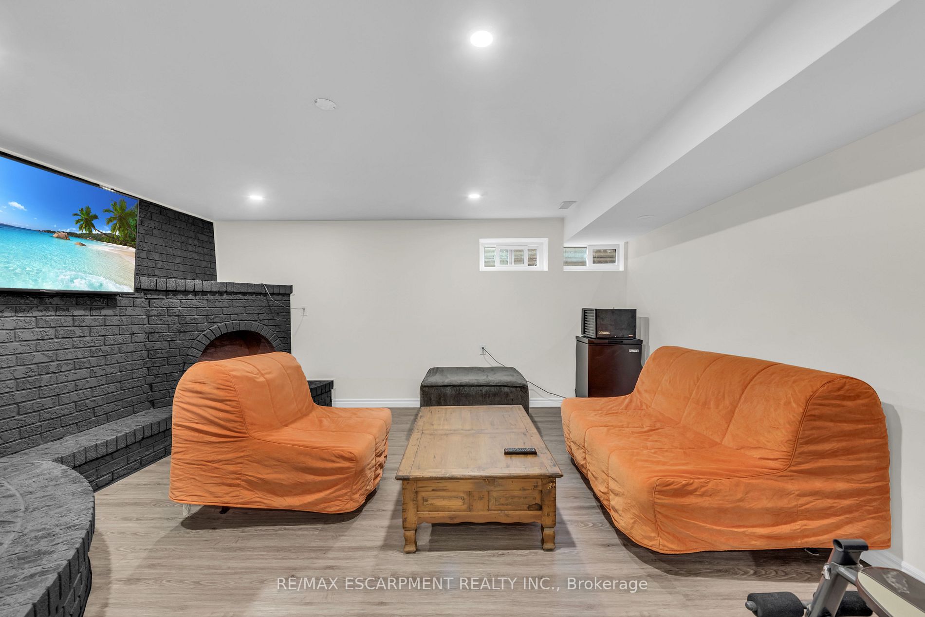 283 Macintosh Dr