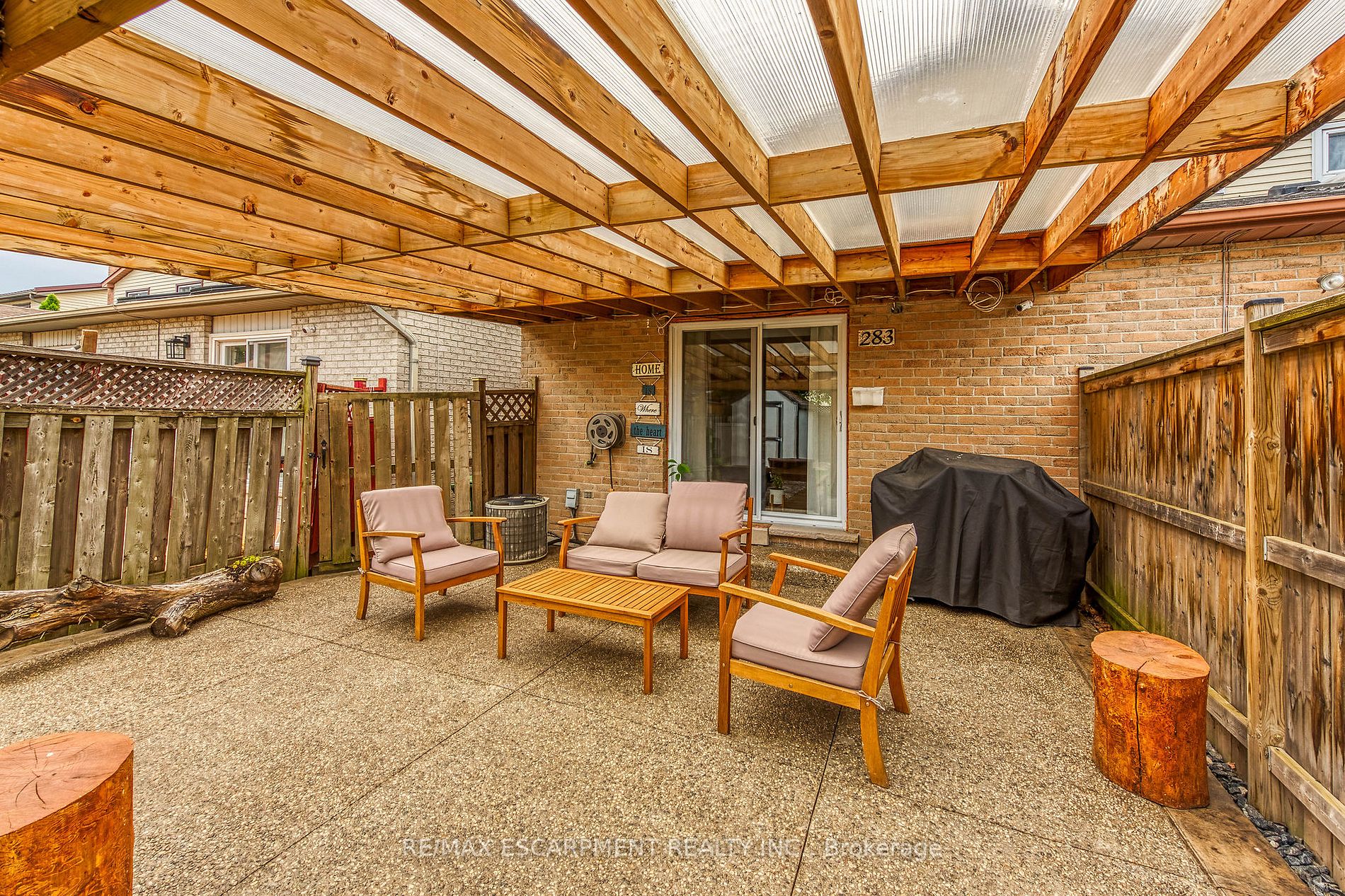 283 Macintosh Dr