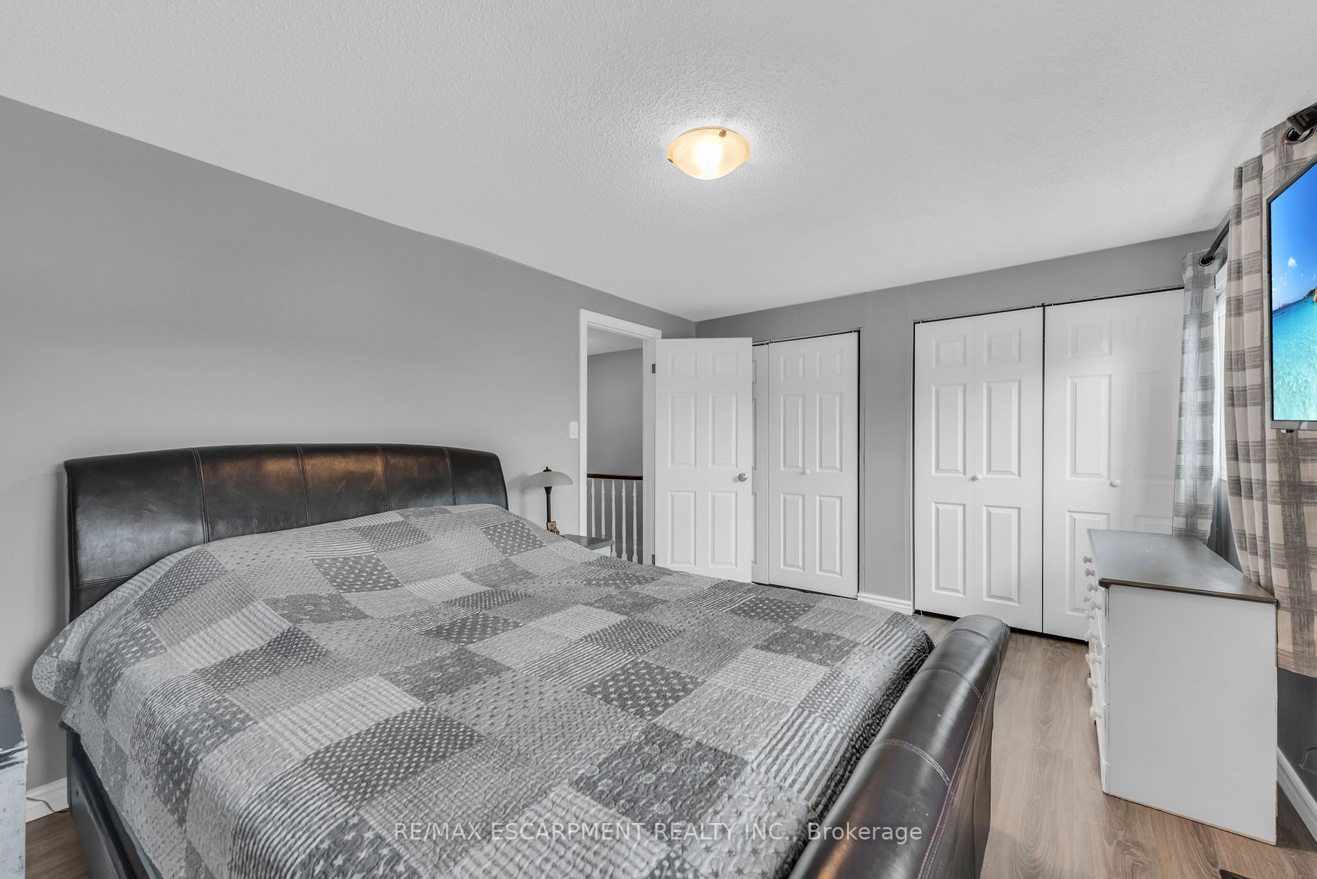 283 Macintosh Dr