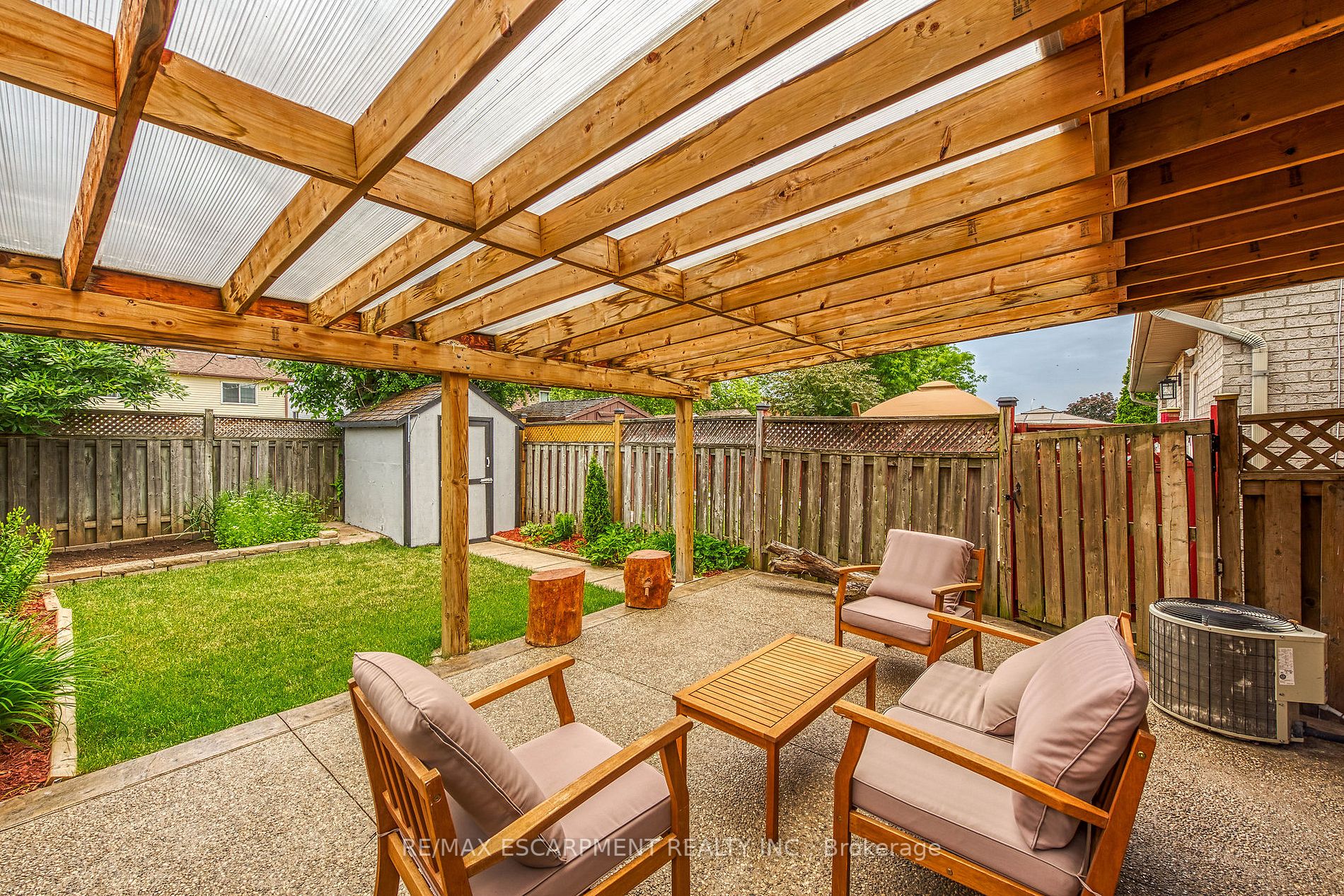 283 Macintosh Dr