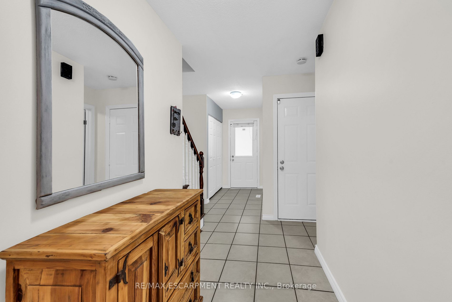 283 Macintosh Dr
