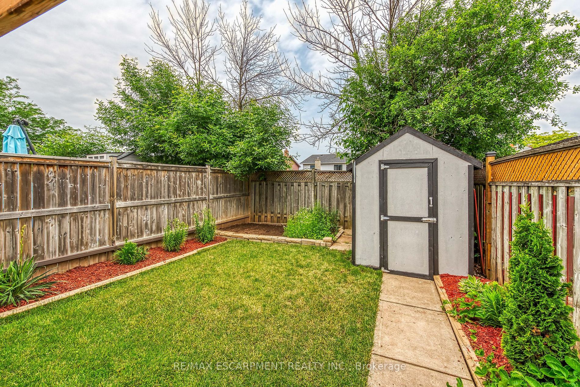 283 Macintosh Dr