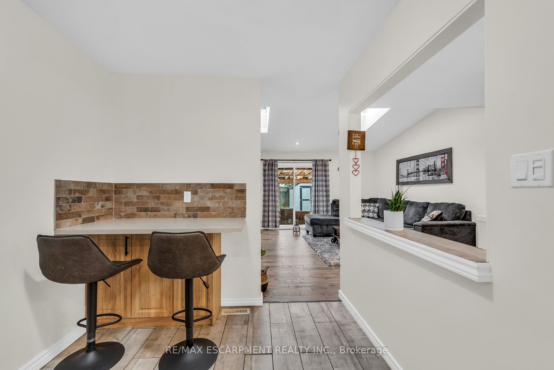 283 Macintosh Dr