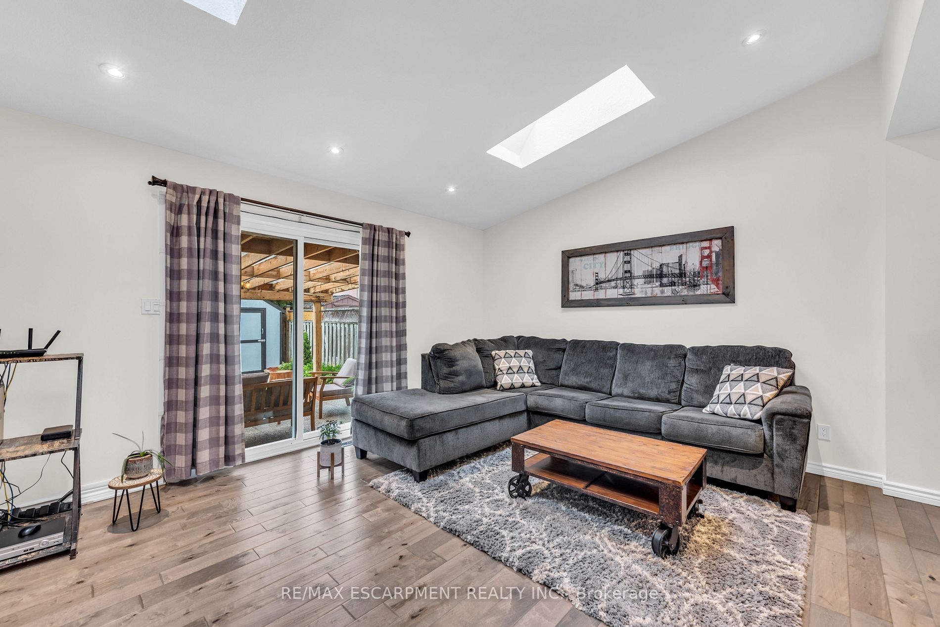 283 Macintosh Dr