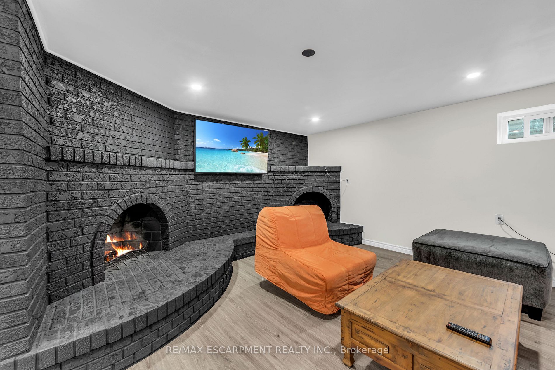 283 Macintosh Dr