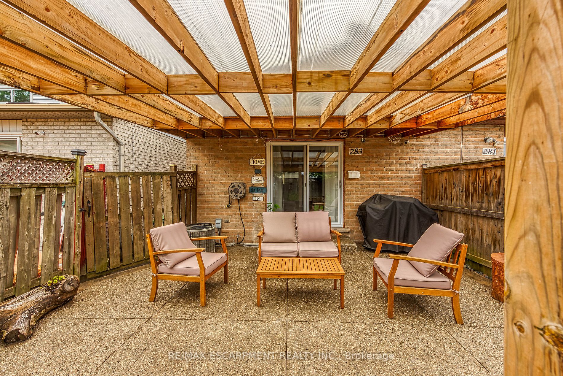283 Macintosh Dr