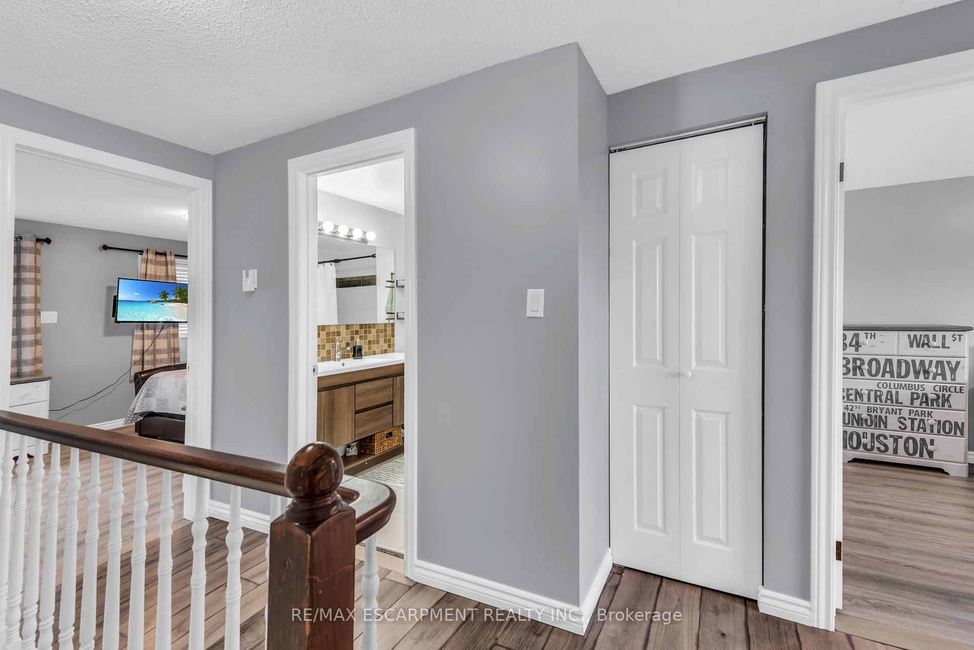283 Macintosh Dr