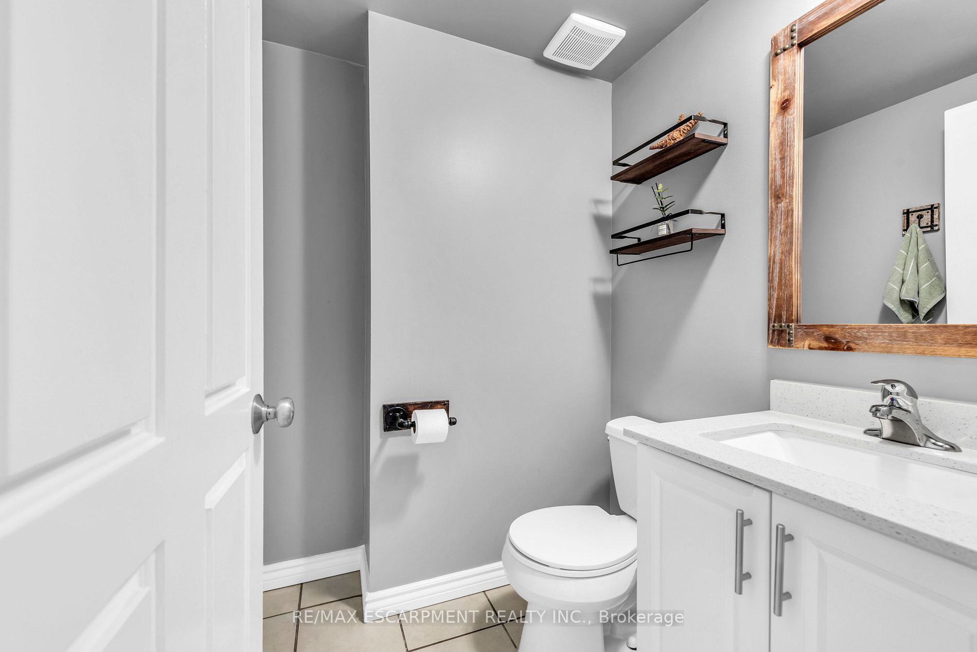 283 Macintosh Dr